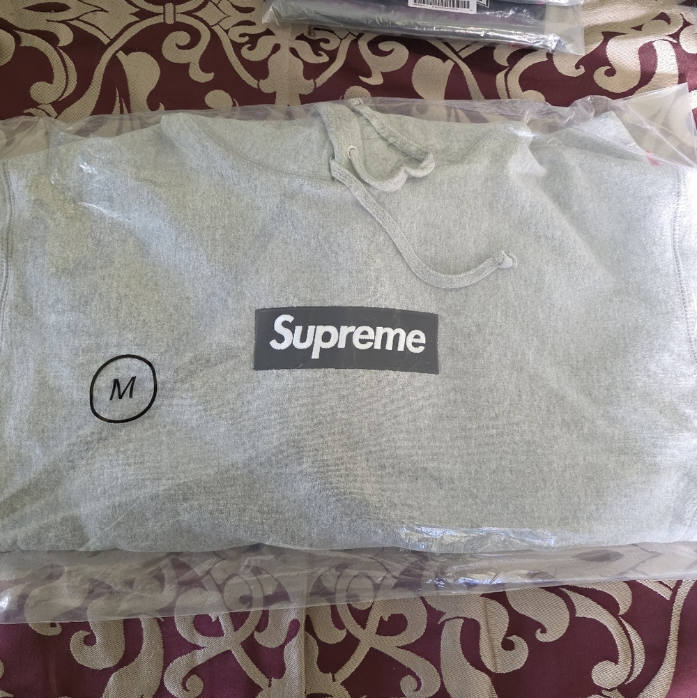 Supreme Heather Gray Box Logo Pullover Hoodie Brand New Size Medium.